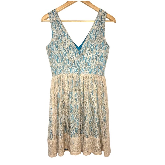 Modcloth Minuet NWT Sleeveless Fit & Flare Mini Dress Gold Lace Blue Satin Sz S - Picture 4 of 14